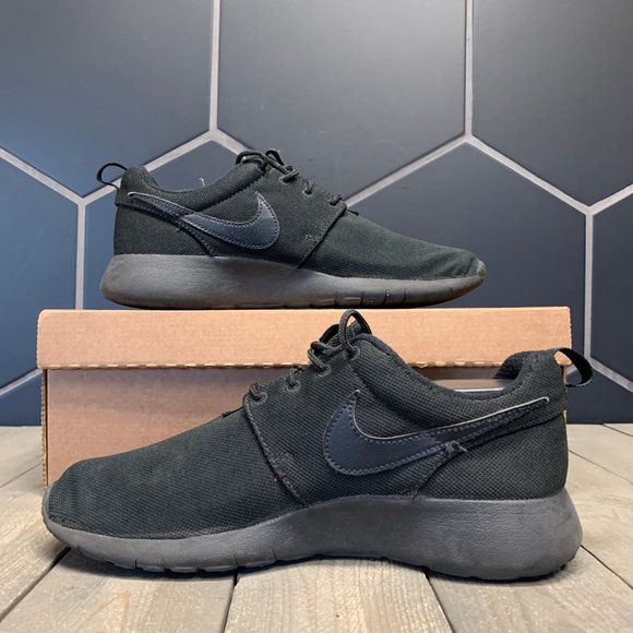 ~Used W/O Box! Youth Nike Roshe One Triple Black Sneakers Size 7Y - Picture 2 of 6